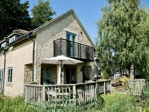 Quiet secluded location, yet close to all on offer at Lower Mill Estate
