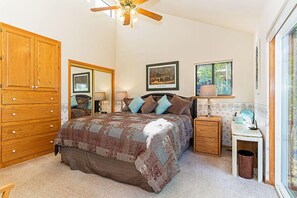 Master bedroom-King-upstairs w/en suite bath