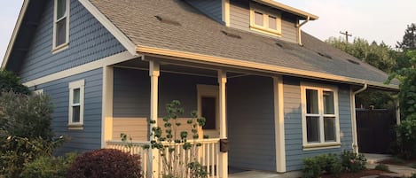  Front porch, entrance