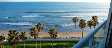  unobstructed ocean views from all rooms