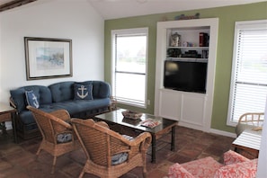 Living room - view from entryway