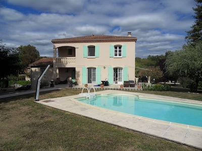 Provencal house with swimming pool in magnificent wooded park in the heart of Périgord