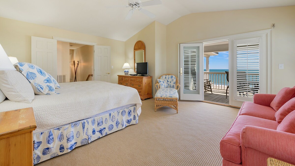 Always Dreamin- Relaxed Luxury Oceanfront, in Gated Community, Home across from the POOL!!!