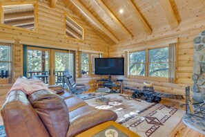 Living Room | Flat-Screen Satellite TV | Open Floor Plan
