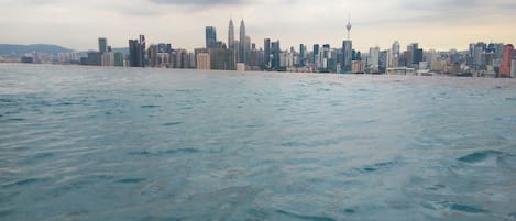 The infinity pool overlooking the KL city centre 