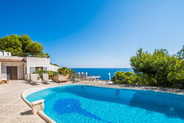 House in Font de Sa Cala with sea view