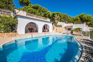 House with pool and sea views in Mallorca