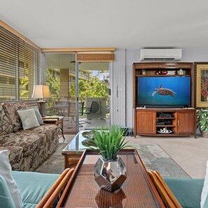 Living room with entrance to lanai