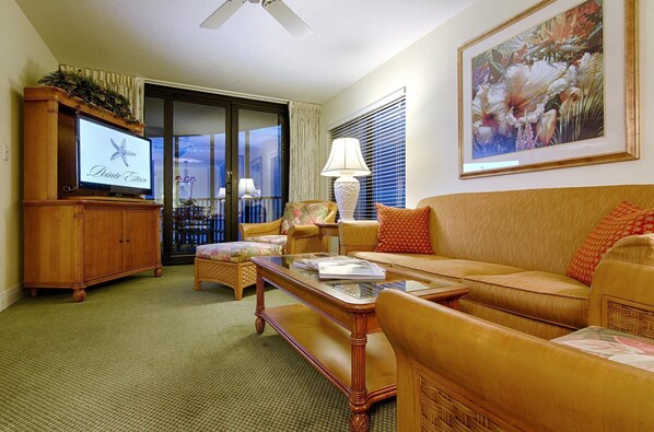 Find peace and relaxation with your close friends and family in this stunning living room featuring natural decor.