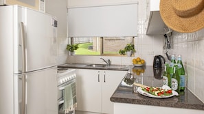 Kitchen, Microwave Oven, Oven, Refrigerator