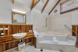 Ellie's Spa Cottage bathroom with double hydrotherapy massage spa.