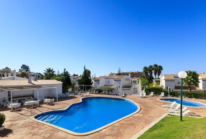 All year round swimming pool. Bar service (open in Summer)