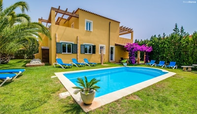 Amplia Villa, Vista al Mar, Piscina, Clima, WIFI, jardín mediterráneo, 11 personas