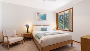 Seaside | Bedroom1 | Queen bed