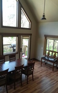 Beautiful Chalet With Mountain Views located 1 mile from Glacier National Park