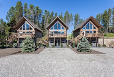 Beautiful Chalet With Mountain Views located 1 mile from Glacier National Park