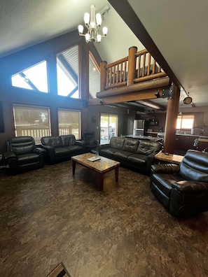 Raven Cabin Vacation Rental (2219)
