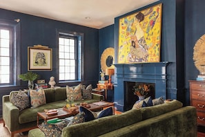 Living room
