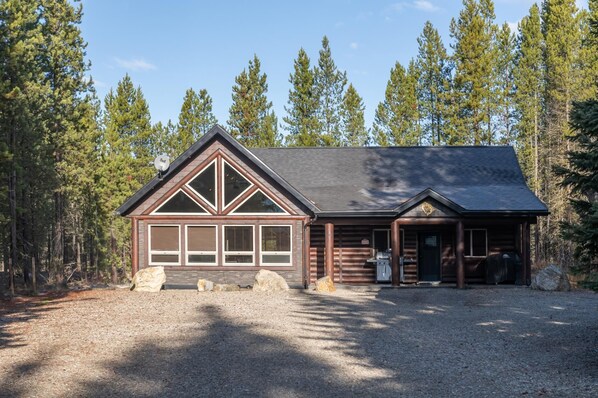 Wolf Den Cabin Rental (1836)