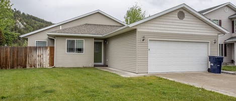 Front of home in quiet neighborhood in the heart of Kalispell