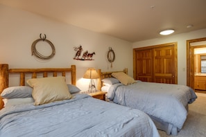 Teton Serenity - 1 queen and 1 full bed