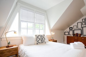 The room has a queen sized bed