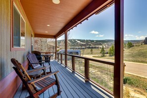 Covered Porch | 2-Story House | 0.4 Mi to Granby Ranch