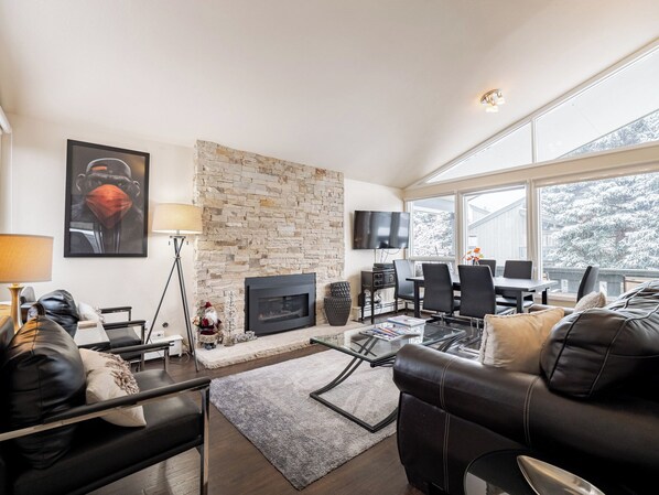 Living/Dining Area