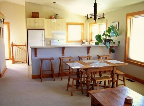 Enjoy convenience and flexibility in the full eat-in kitchen and dining area.
