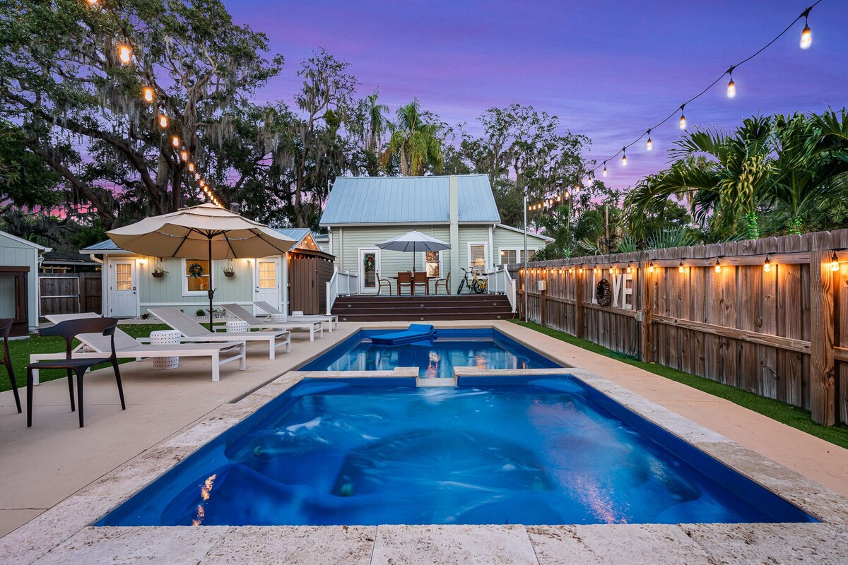 JD’s Hideaway By The Sea: 2 Blocks off Main!
