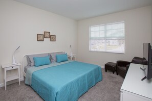 King size bedroom downstairs