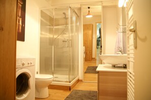 Salle de bain avec : douche 90 x 90 cm + WC + lavabo+ machine à laver