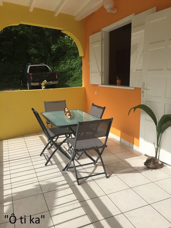 Outdoor dining