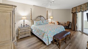 King Bed in Main Bedroom