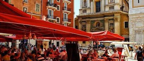 Place Rossetti - En bas de l'apartement