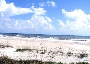 Best Section of Beach - Wide White Sand Beaches great for Drip Castles and Riding the Waves - No Cars like all the Beaches to the south - Walking distance to Restaurants, Ice Cream or Pizza - No Long Catwalk or Dunes. The Ocean just steps from your door!