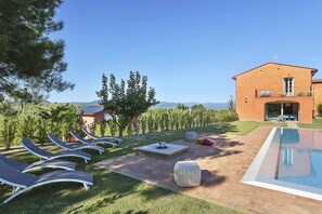 Building Exterior, Garden, Pool