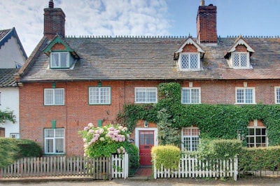 Dunwich Suffolk -Lovely 4 bedroom Cottage In Peaceful Seaside Village, with WiFi