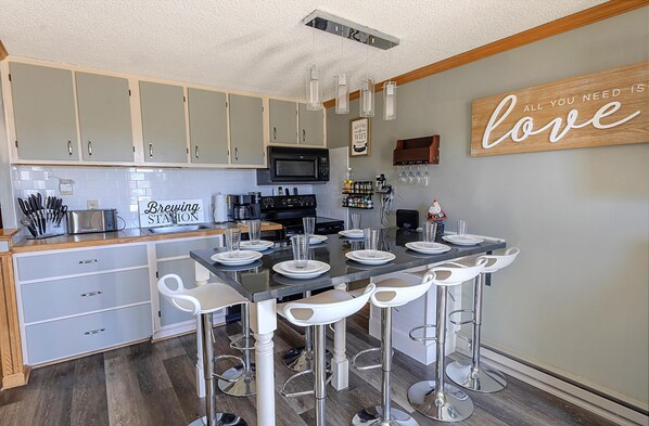 Welcome to Mountain Lodge 125, featuring a kitchen island that accommodates eight people.
