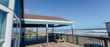 Huge beach front deck, feel the breeze