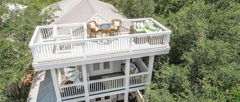 3 levels of decks to unwind and feel the ocean breeze