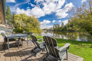 Beautiful view of Mirror Pond, Drake Park, Old Bend from the deck.