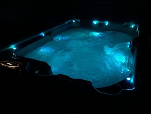 33 Jet hot tub with LED lighting