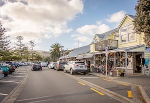 Street view of Beach Road