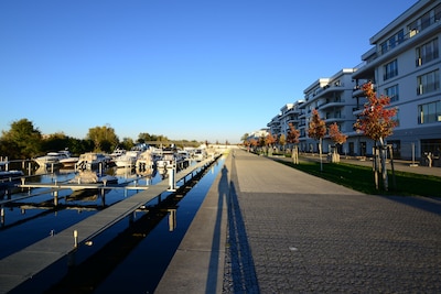 New exclusive barrier-free apartments directly on the 80 sqm waterfront (D12) 