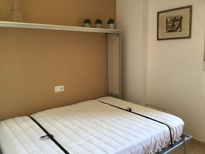 Calpe, for rent 2 slpk app, near beach, restaurants, harbor, shops