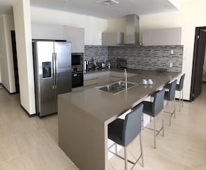 Full kitchen