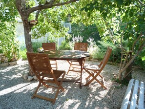 Garden lounge with barbecue