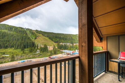 Premium penthouse in all of Keystone, vaulted ceilings, great pool 