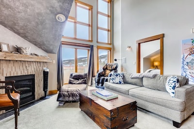 Premium penthouse in all of Keystone, vaulted ceilings, great pool 